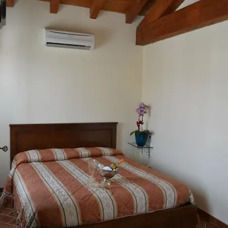 Bed & Breakfast Ca' Noemi 4*